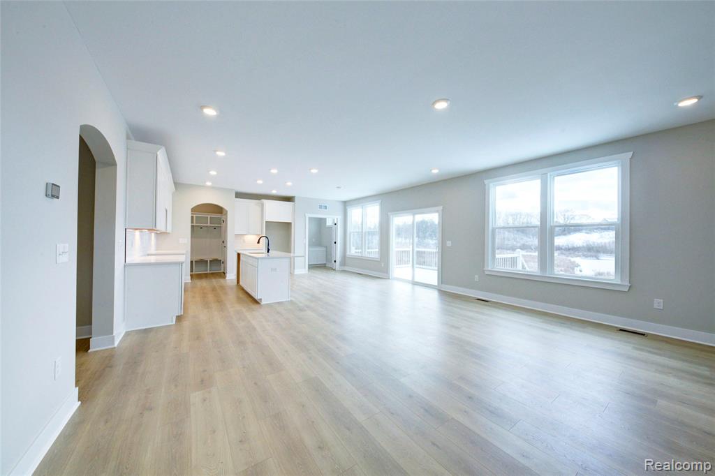 676 ROUND ROCK DR, Howell, MI 48843 — Photo 7