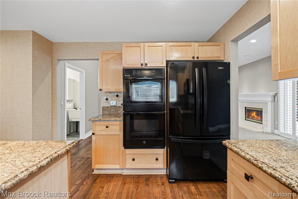 5015 Lake Vista Drive, West Bloomfield, MI 48323 — Photo 22