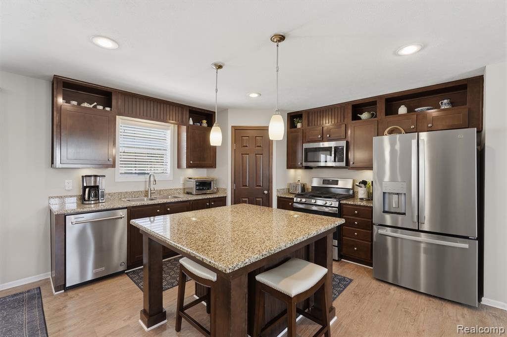 11112 Hickory Tree Court, South Lyon, MI 48178 — Photo 9