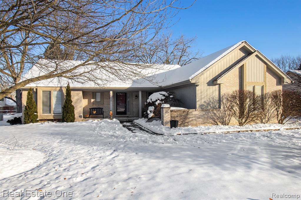 6886 High Oaks Drive, Troy, MI 48098 — Photo 2