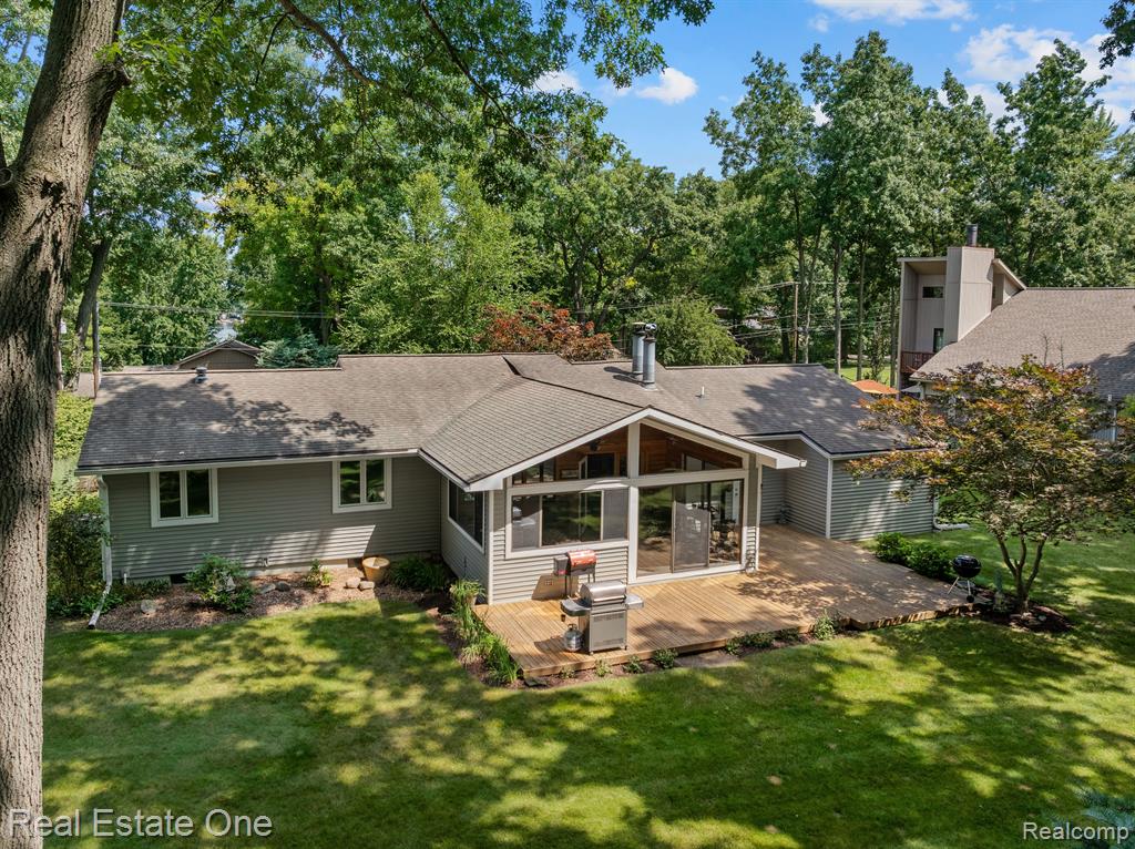 5026 GALLAGHER Boulevard, Whitmore Lake, MI 48189 — Photo 2