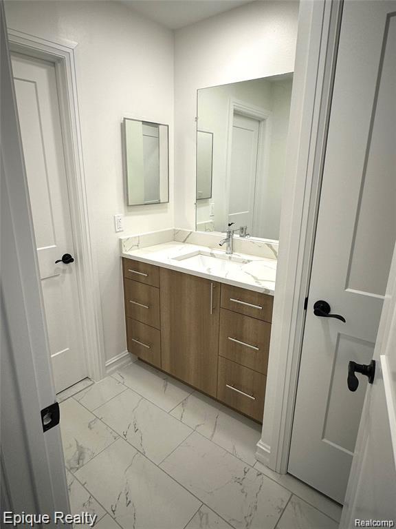 8565 Hampshire Drive, Sterling Heights, MI 48313 — Photo 15