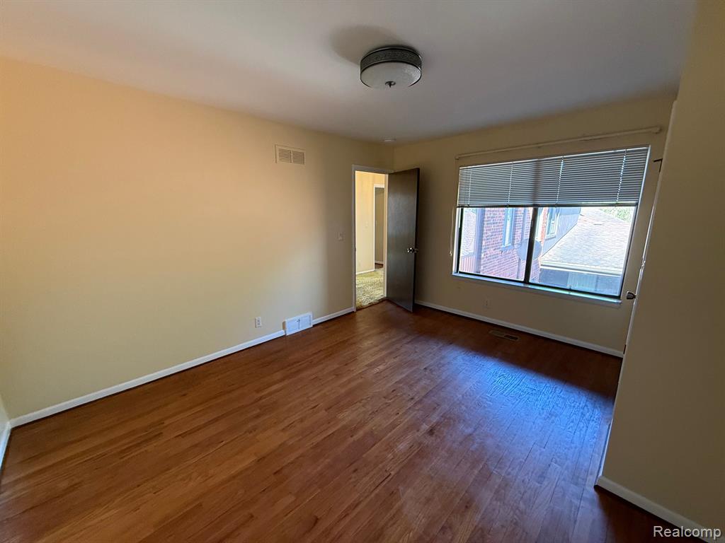11 KIMBERLY Lane, 54, Dearborn, MI 48120 — Photo 35