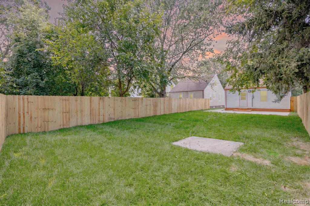 8068 Patton Street, Detroit, MI 48228 — Photo 36