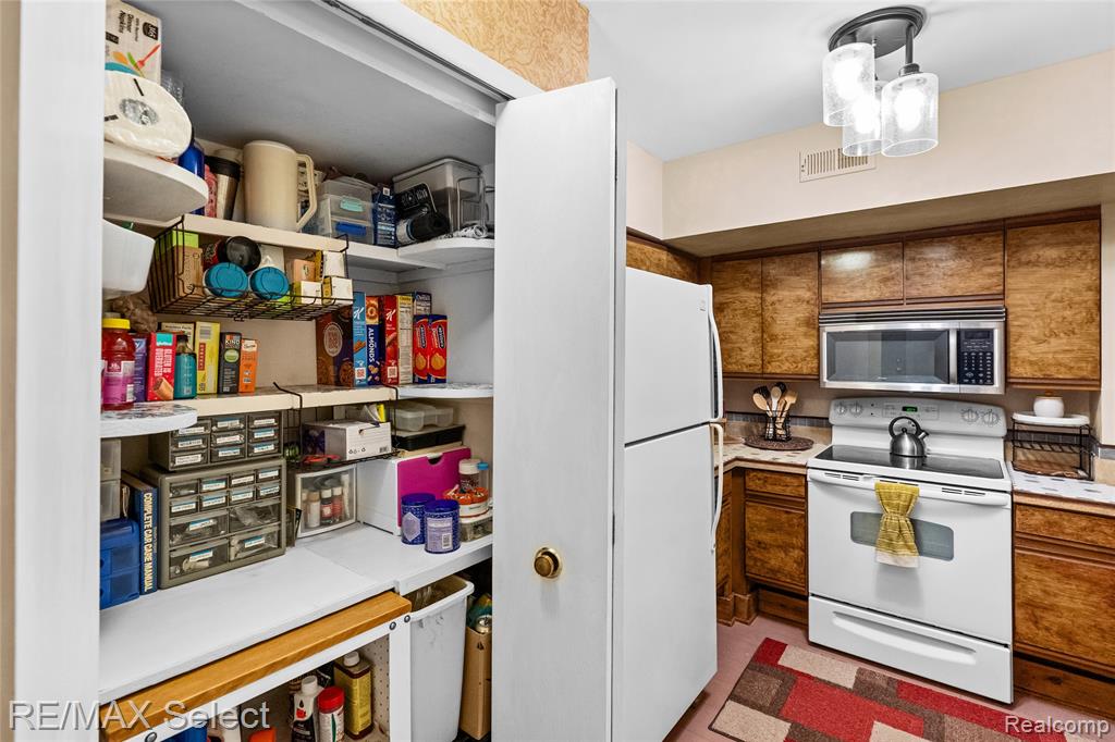 250 Briarcrest Drive, 130, Ann Arbor, MI 48104 — Photo 17