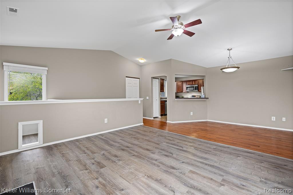 20745 Indian Creek Drive, Farmington Hills, MI 48335 — Photo 10