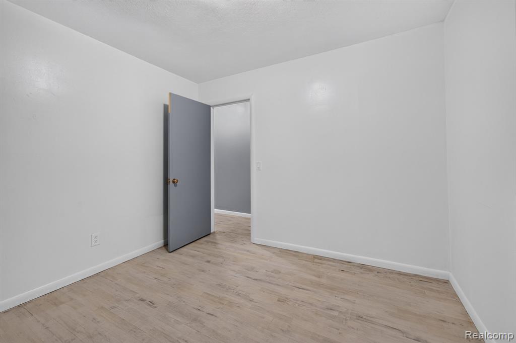 9288 Hilda Lane, Flushing, MI 48433 — Photo 24