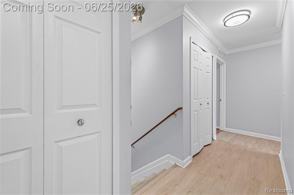 33693 Pondview Circle, Livonia, MI 48152 — Photo 11