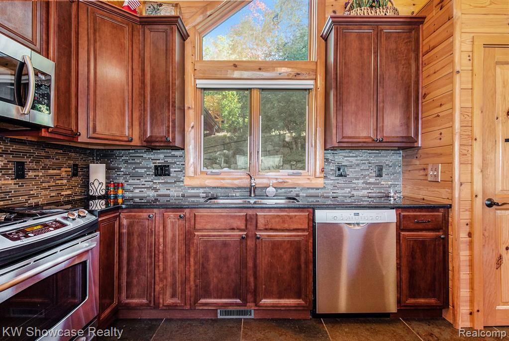 988 RIDGELINE Drive, Boyne City, MI 49712 — Photo 15