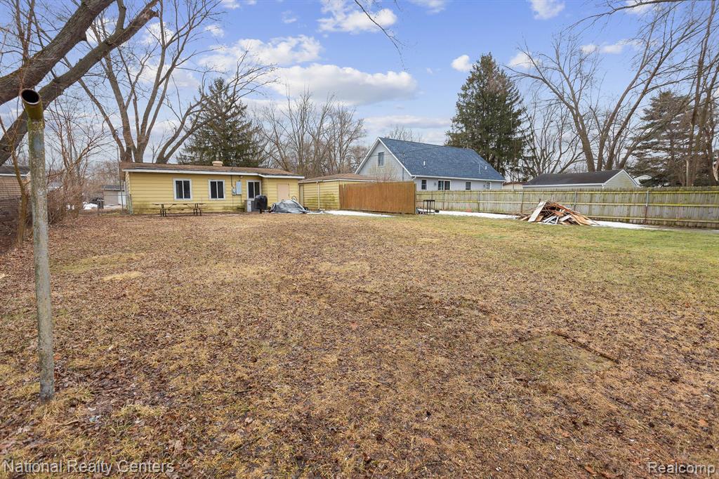 6378 Beth, Brighton, MI 48116 — Photo 3