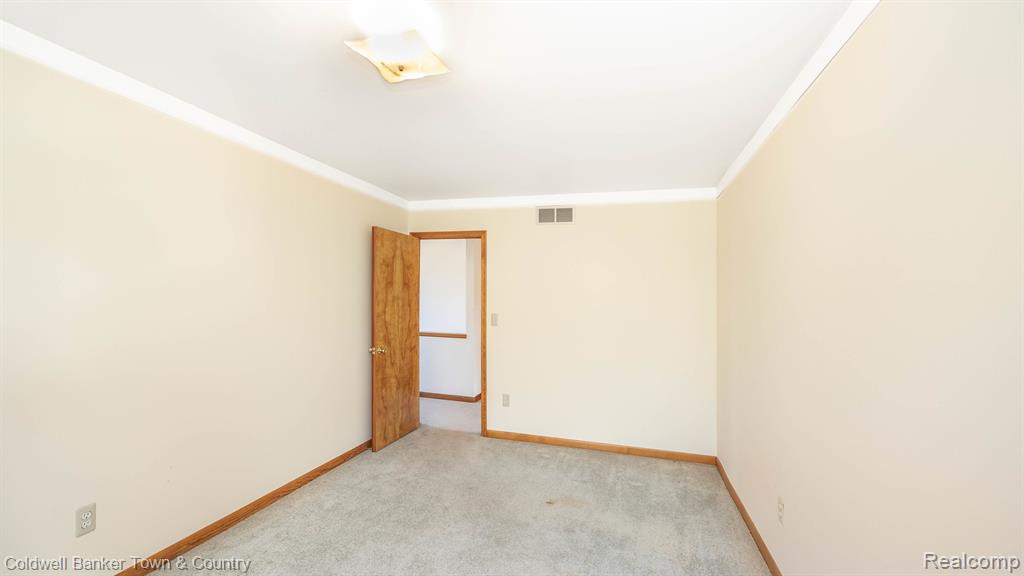 5427 OAK GROVE Road, Howell, MI 48855 — Photo 38
