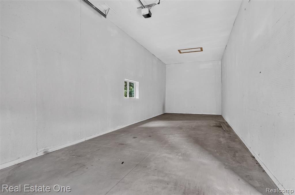 1161 Oakwood Road, Ortonville, MI 48462 — Photo 35