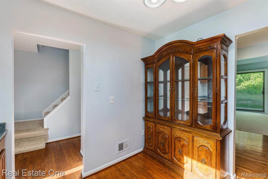 3694 OLD CREEK Road, Troy, MI 48084 — Photo 3