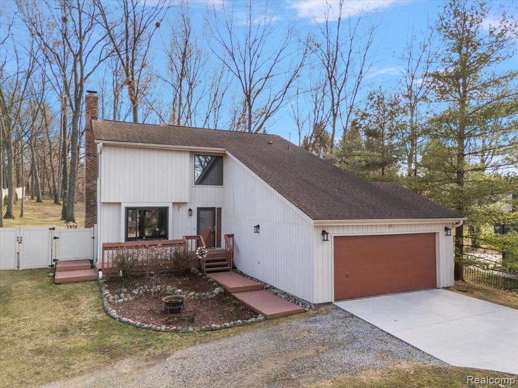 5621 SALLY Road, Clarkston, MI 48348 — Photo 2
