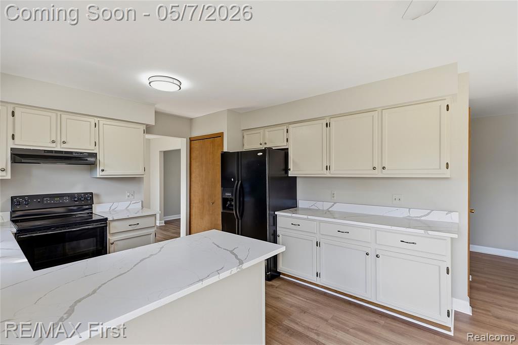 1800 Hillman Drive, Troy, MI 48083 — Photo 14