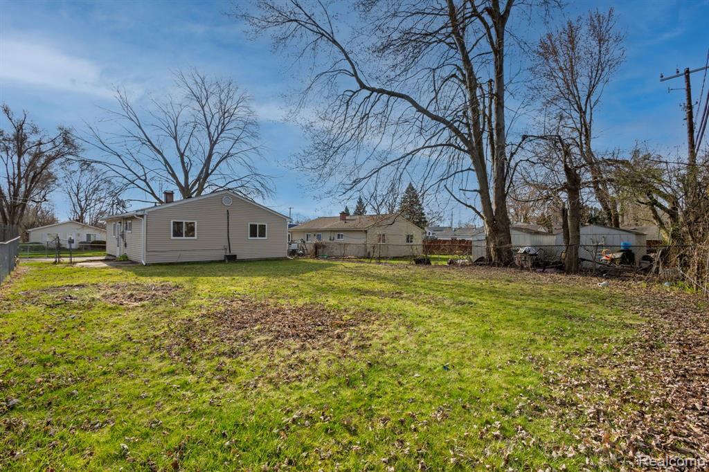 877 KETTERING Avenue, Pontiac, MI 48340 — Photo 23