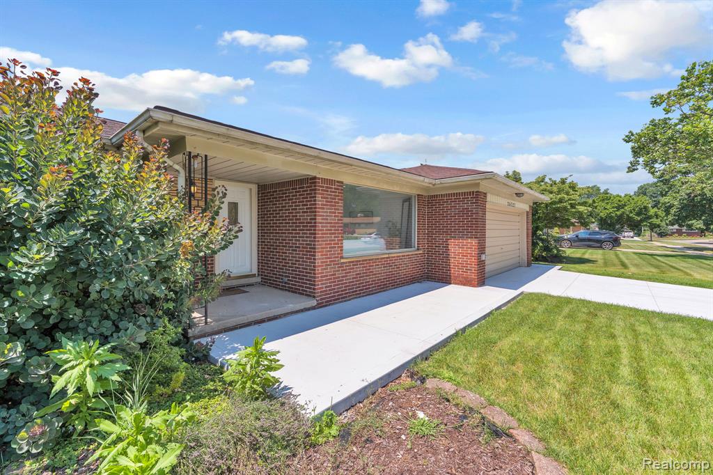 26327 Woodworth Circle, Dearborn Heights, MI 48127 — Photo 45