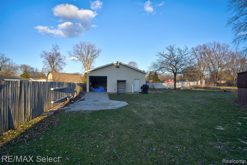 4196 LARK Lane, Flint, MI 48506 — Photo 34