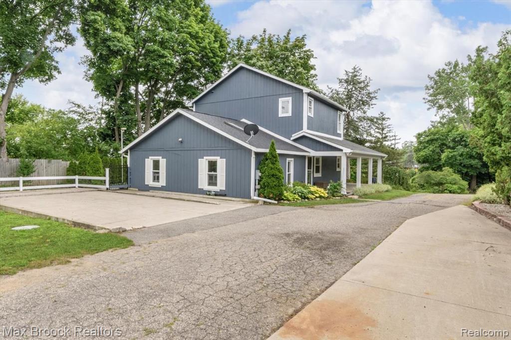 8230 Vandell Street, Commerce Twp, MI 48382 — Photo 2
