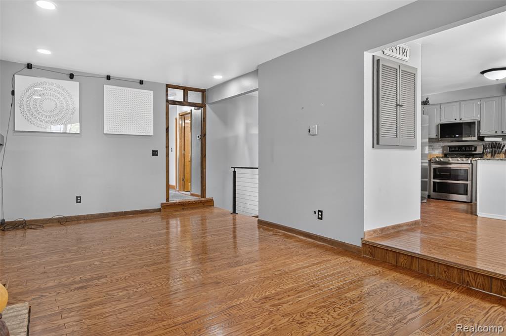 44100 Somerset Square, Canton, MI 48187 — Photo 12