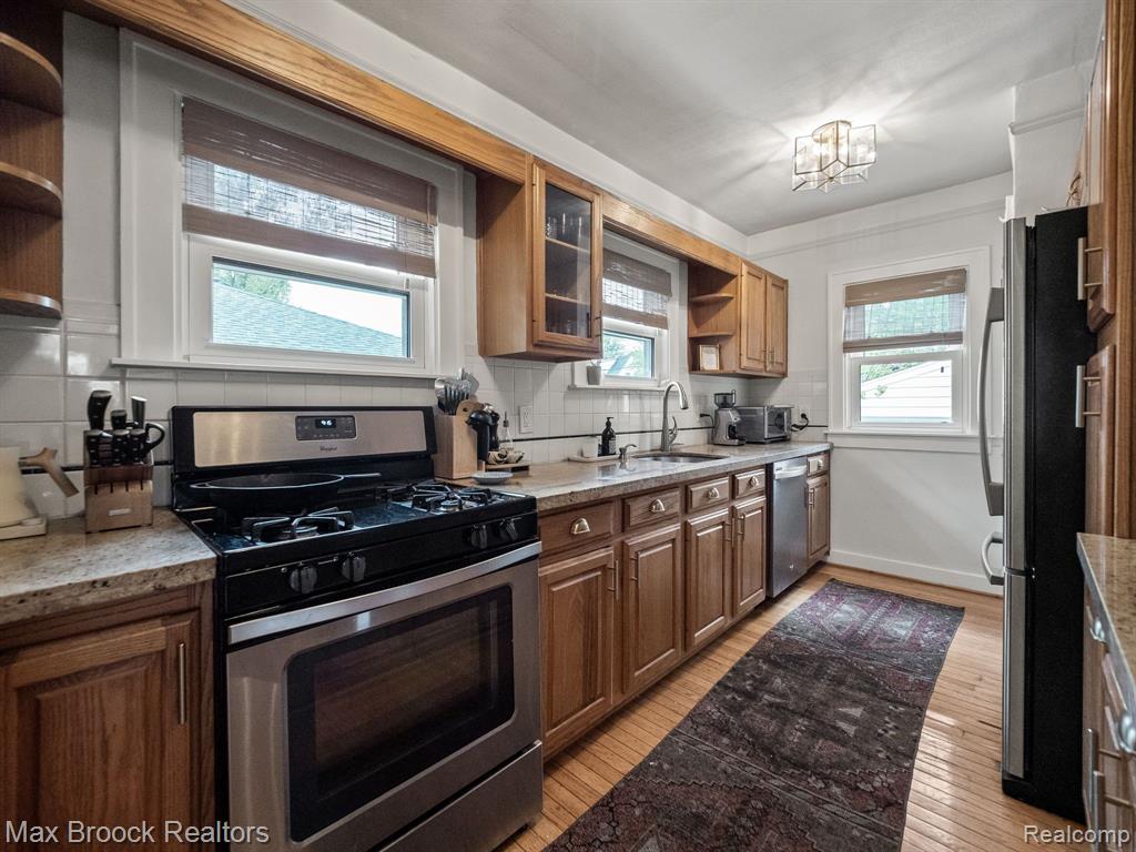 913 MAPLEGROVE Avenue, Royal Oak, MI 48067 — Photo 10