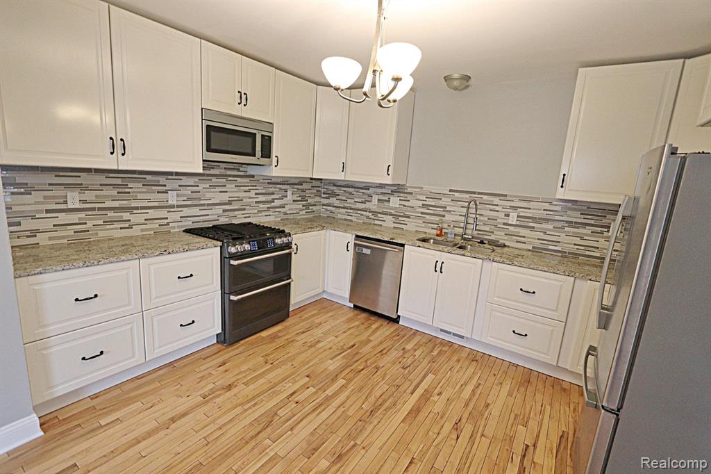802 E 11 MILE Road, Royal Oak, MI 48067 — Photo 7
