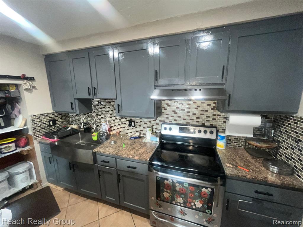 22755 GRAND RIVER Avenue, Detroit, MI 48219 — Photo 12