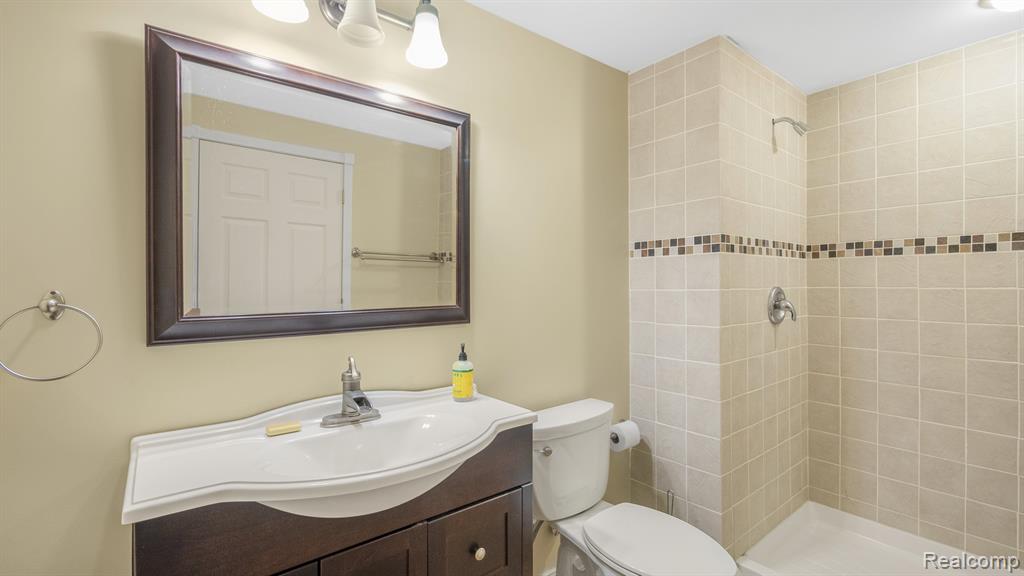 7164 MILLROCK Avenue, Shelby Twp, MI 48317 — Photo 24