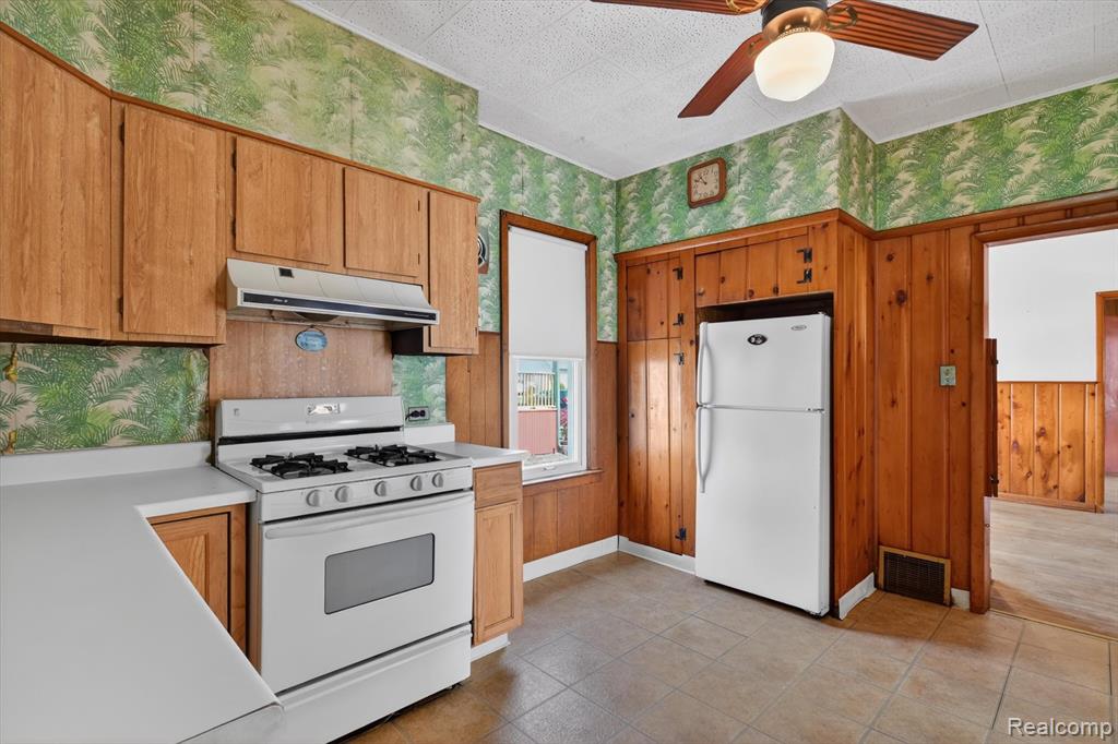 1070 1st Street, Wyandotte, MI 48192 — Photo 11