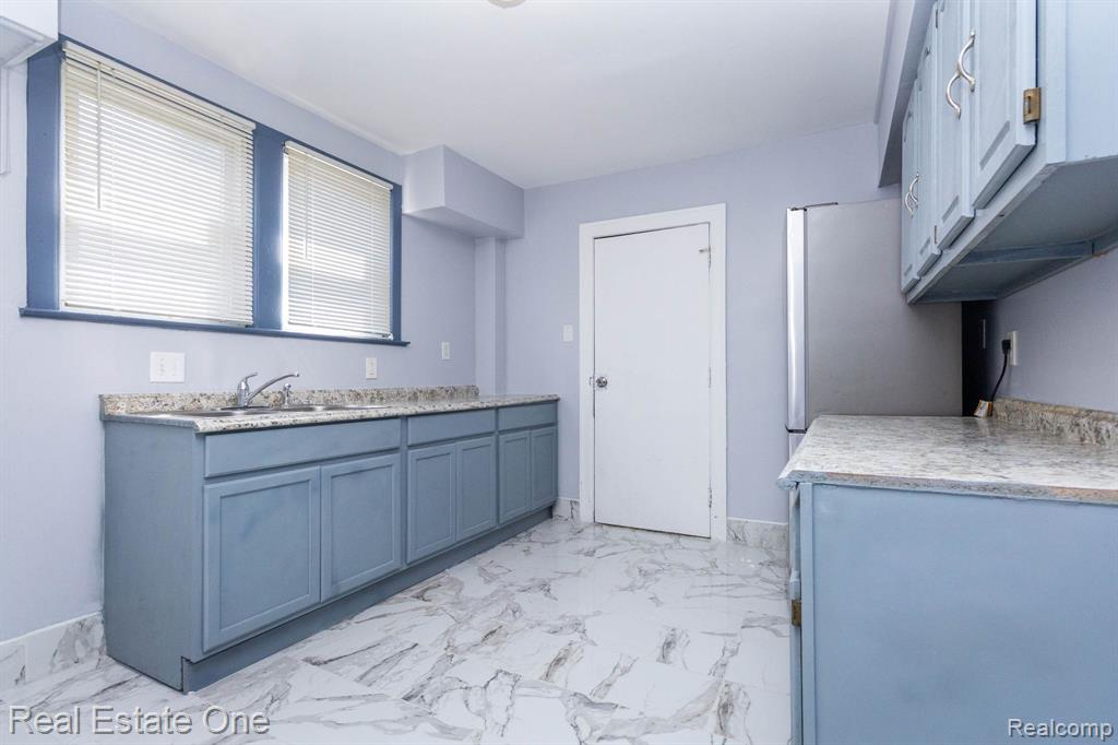12568 Wilshire Drive, Detroit, MI 48213 — Photo 11