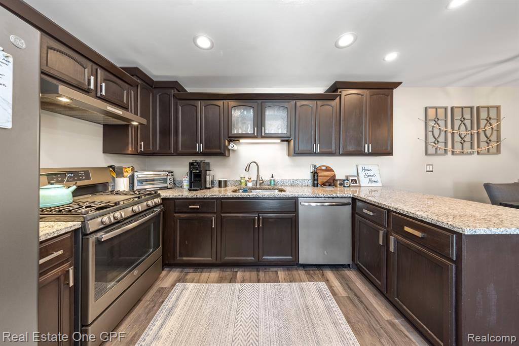 2957 ROUNDTREE Drive, Troy, MI 48083 — Photo 7