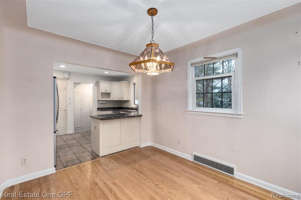 1488 Roslyn Road, Grosse Pointe Woods, MI 48236 — Photo 7
