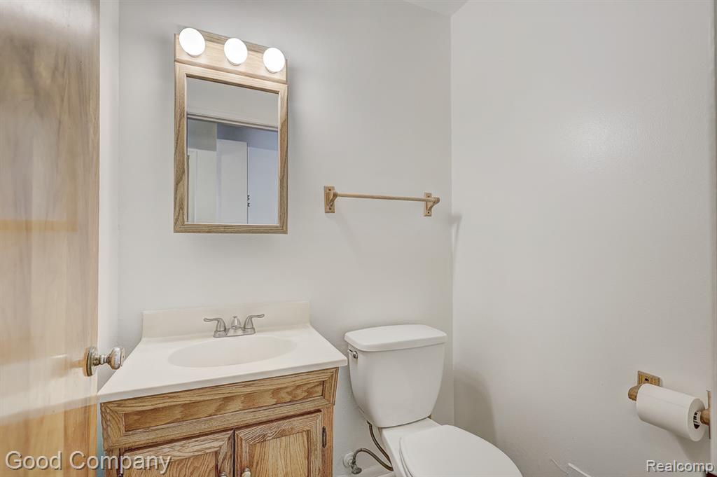 6958 Town Lane, Dearborn Heights, MI 48127 — Photo 16