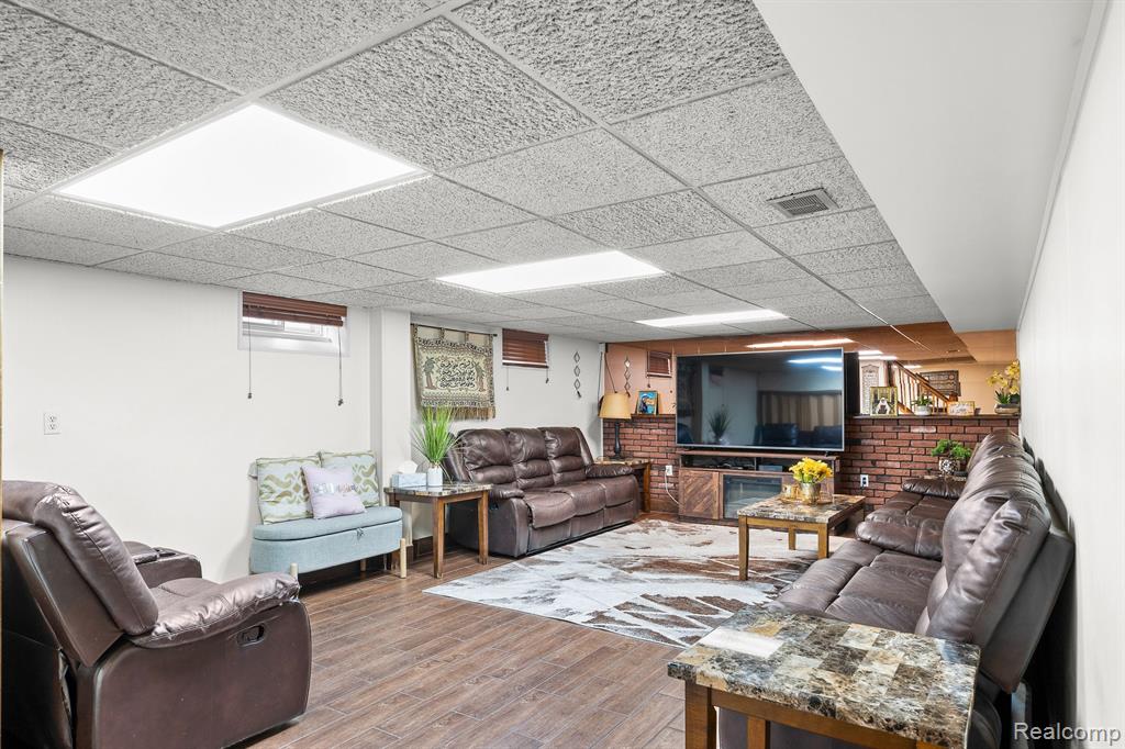 7716 W MORROW Circle, Dearborn, MI 48126 — Photo 37