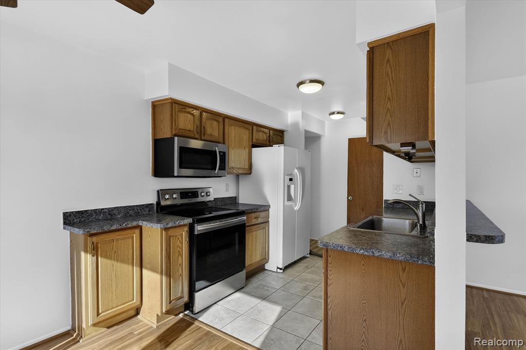 2736 Glenbridge Court, Ann Arbor, MI 48104 — Photo 15