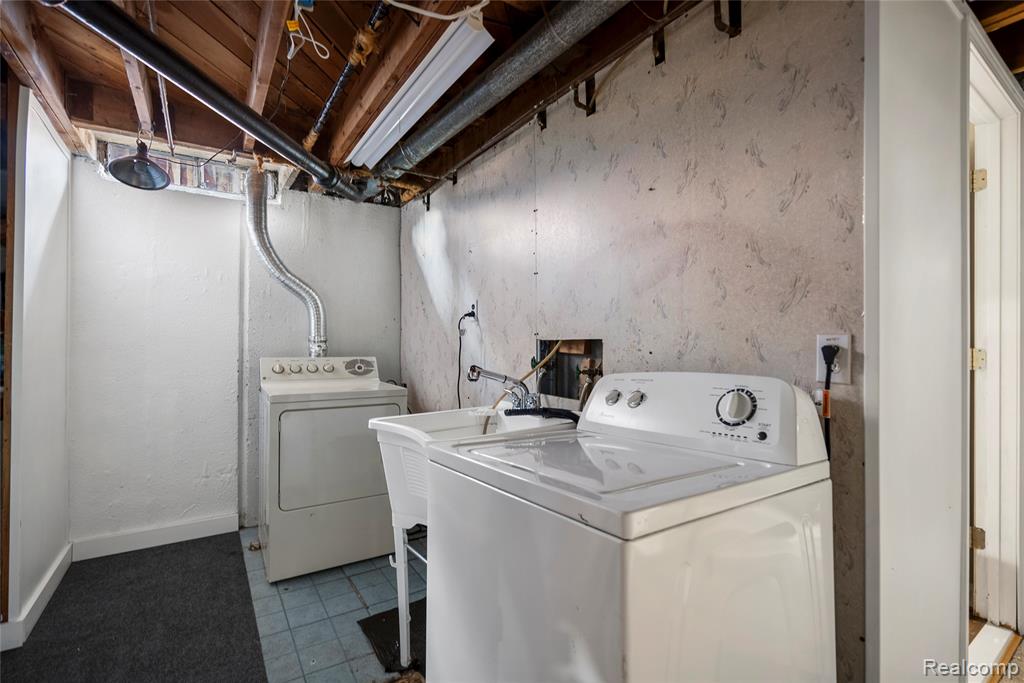 7486 Robindale Avenue, Dearborn Heights, MI 48127 — Photo 21