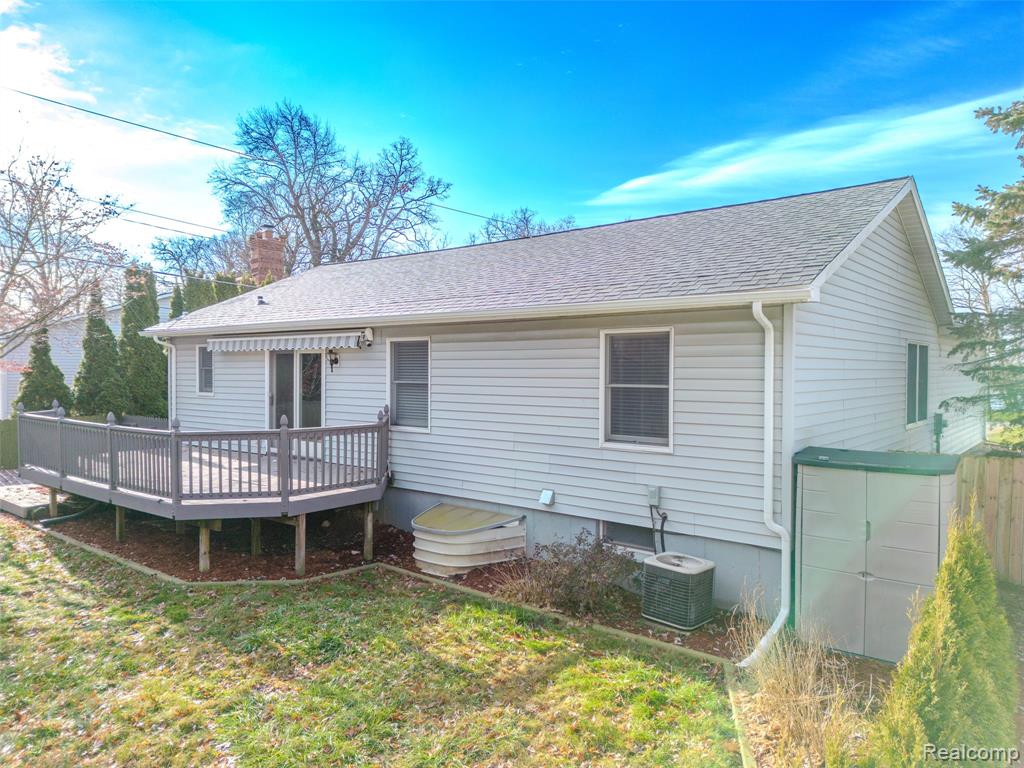 715 Lakeside Drive, Waterford, MI 48328 — Photo 8