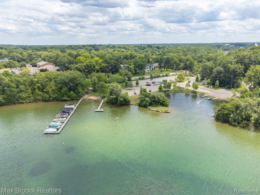 4053 HARBOR VISTA Drive, Orchard Lake Village, MI 48323 — Photo 20