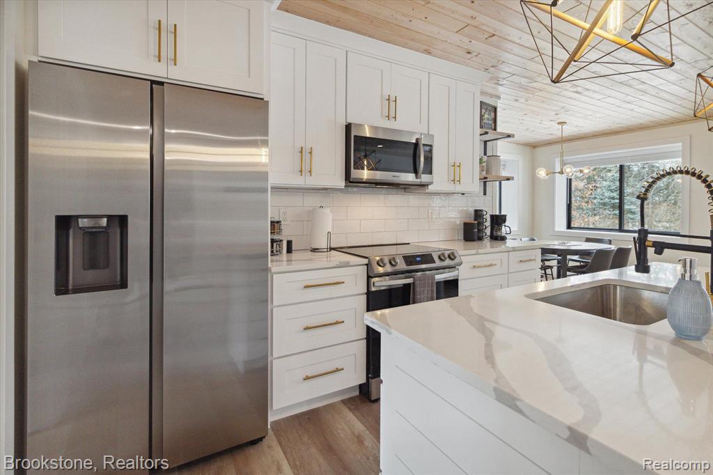6245 W HIGGINS LAKE Drive, Roscommon, MI 48653 — Photo 50