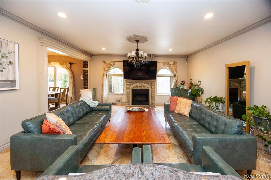 8401 Fenton Street, Dearborn Heights, MI 48127 — Photo 25