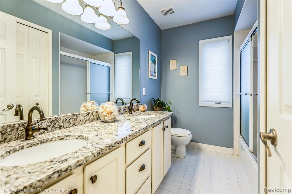 47740 Royal Pointe Drive, Canton, MI 48187 — Photo 36