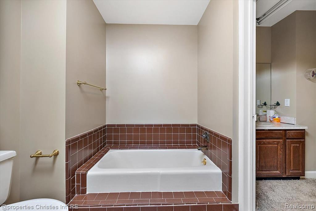 4069 Harbor Vista Drive, Orchard Lake Village, MI 48323 — Photo 34