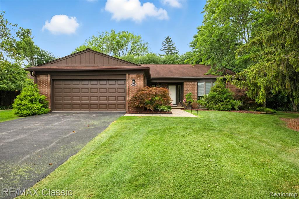 4022 CHABLIS Street, West Bloomfield, MI 48323 — Photo 2