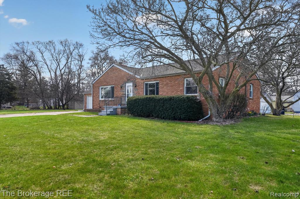 4224 Potter Road, Burton, MI 48509 — Photo 4