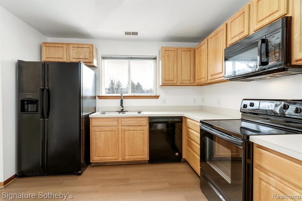 359 MARIGOLD Circle, Westland, MI — Photo 5