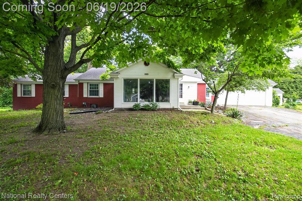 360 Woodland Drive, South Lyon, MI 48178 — Photo 7