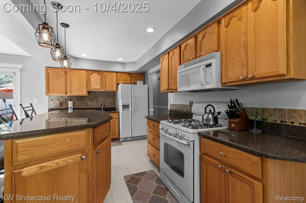 8644 Independence Drive, Sterling Heights, MI 48313 — Photo 9