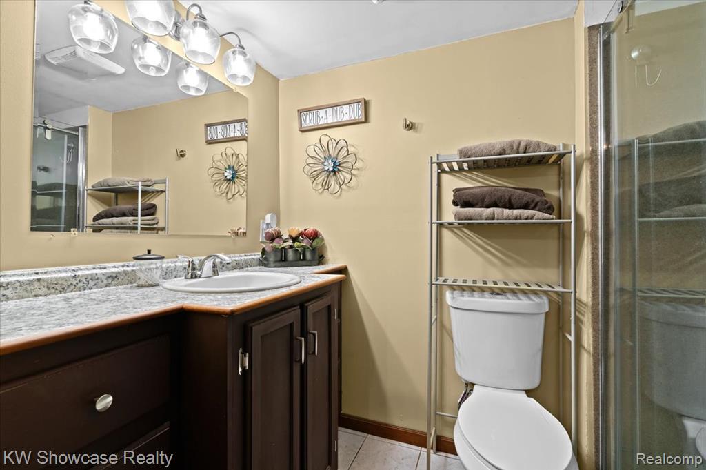 4665 Lakeborn Drive, White Lake, MI 48383 — Photo 22