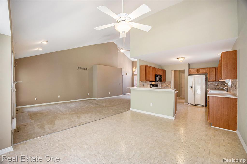 4439 Honeysuckle Drive, Sterling Heights, MI 48314 — Photo 9