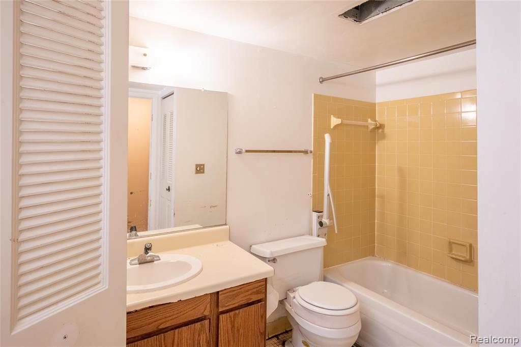 1476 W Chateau Vert Street, Ypsilanti, MI 48197 — Photo 15